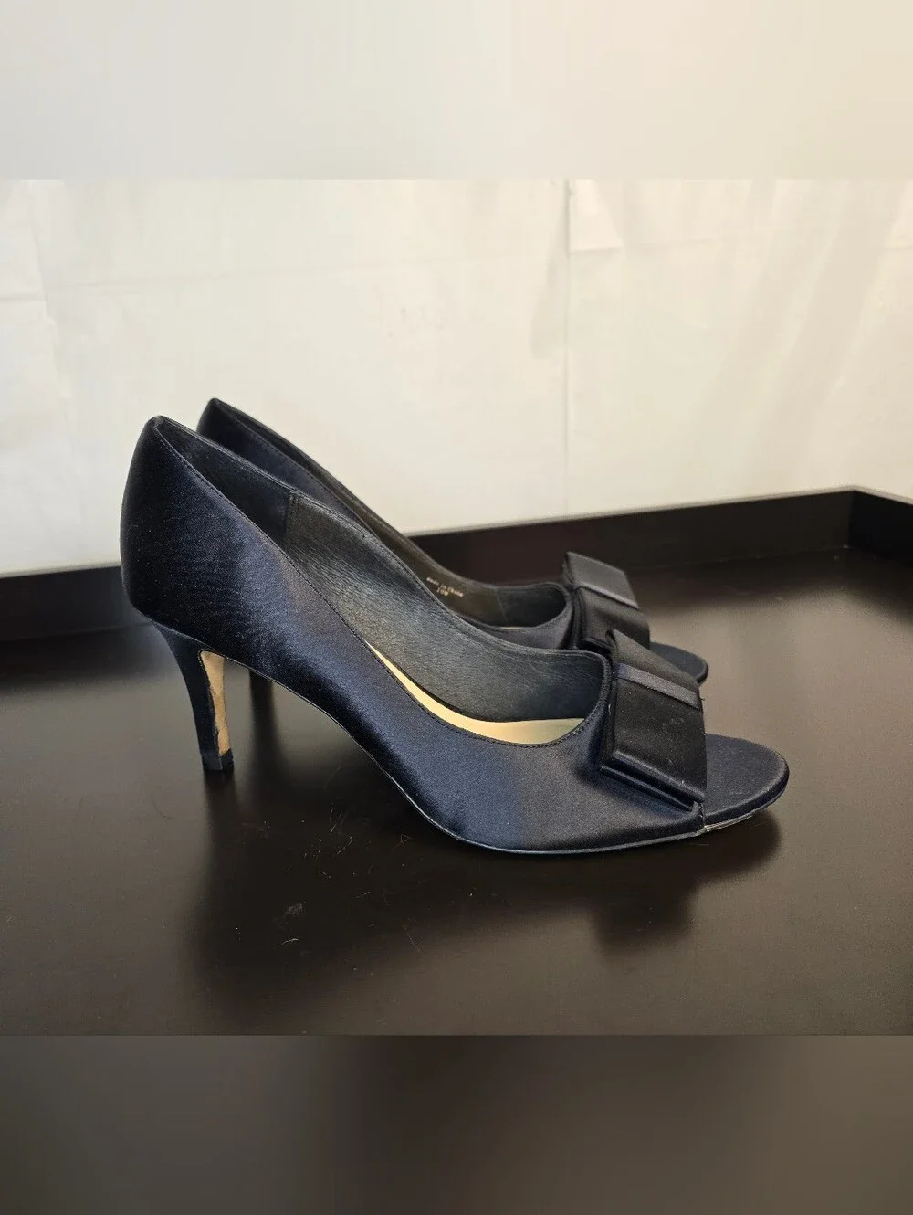 Kate Spade Black Satin Peep Toe Heels Bow Accent in Size 10
